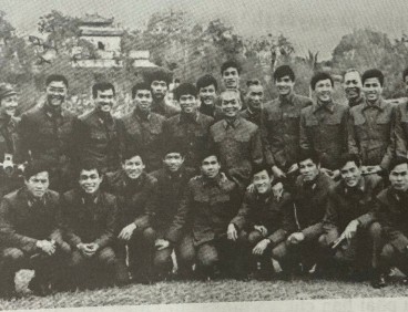 Hoan hô Đại tướng; Hoan hô Thể Công!”